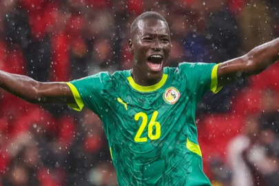 Galatasaray'ın 3. transferi Pape Gueye!