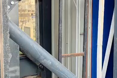 İddia: Bursa'da çürümeye terk edilen asansöre her ay elektrik faturası kesiliyor