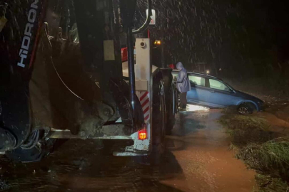 Marmaris'te sağanak: Yollar göle döndü