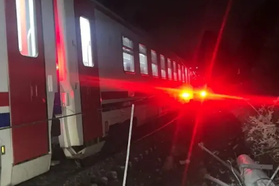 Balıkesir’de toprak kayması: Yolcu treni raydan çıktı