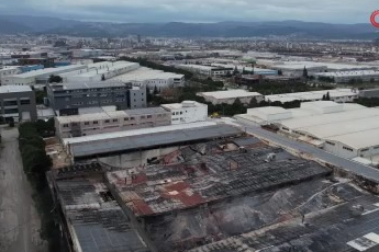 Bursa'da alevlere teslim olan fabrika dron ile böyle görüntülendi!