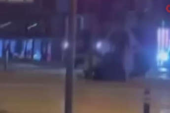 Bursa'da iki genç sokak ortasında birbirine girdi