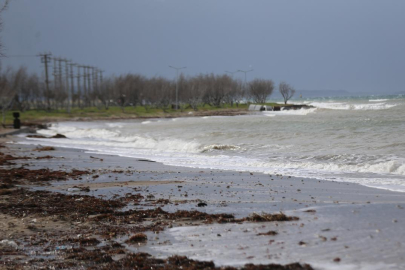 Çanakkale Boğazı transit gemi geçişlerine kapatıldı