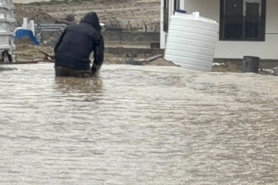 Edirne'de sağanak etkili oldu, yollar göle döndü