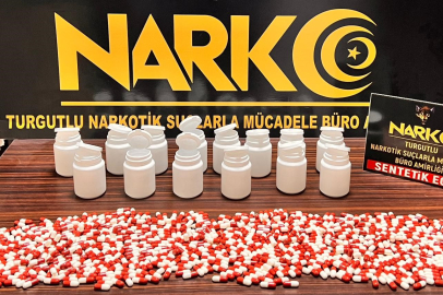 Manisa'da aracın kaputuna sakladıkları uyuşturucuyla yakalandılar: 4 tutuklama