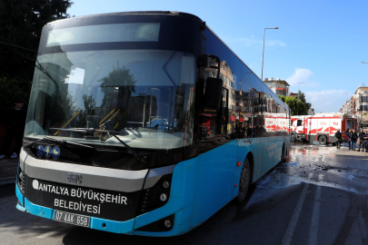 Antalya'da seyir halindeki halk otobüsü alevlere teslim oldu