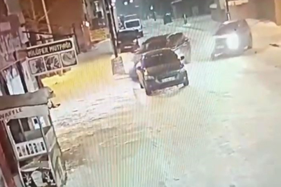 Ardahan'da otomobil iş yerine daldı