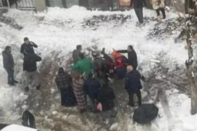 Bingöl'de çatıdan düşen kar kütlesi can aldı