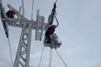 Bursa Uludağ'da telesiyej arızası: Çok sayıda tatilci mahsur kaldı...