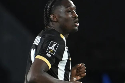 Fenerbahçe'nin yeni golcüsü Sidiki Cherif bu gece geliyor