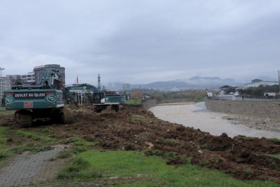 Mersin'de sağanaktan etkilenen alanlarda onarım çalışmaları sürüyor