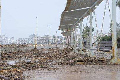 Mersin'de sağanaktan etkilenen alanlarda onarım çalışmaları sürüyor