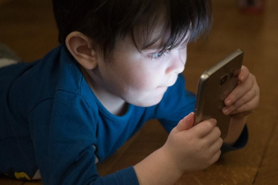 15 yaşından küçük çocuklar sosyal paylaşım sitelerine giremeyecek