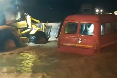 Aydın'da suda mahsur kalan aileyi İncirliova Belediyesi ekipleri kurtardı