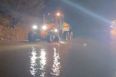 Aydın'ı sağanak vurdu: Söke ve Kuşadası yollarında ulaşım durdu