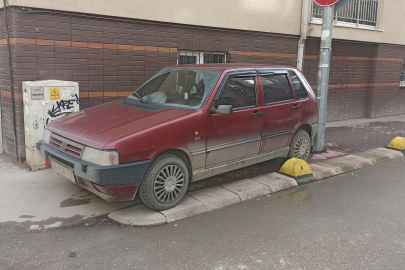 Eskişehir’de kaldırıma park eden sürücü hem yayaları hem de engellileri hiçe saydı