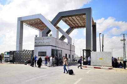 Gazze ile Mısır arasındaki Refah Sınır Kapısı yaya geçişlerine "deneme" amaçlı açıldı