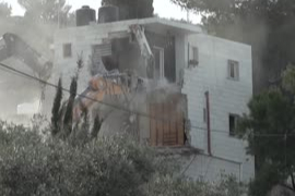 İsrail güçleri, işgal altındaki Batı Şeria'da Filistinlilere ait bir evi yıktı