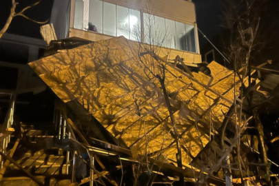 Tekirdağ'da ev ve iş yerinin çatısı uçtu