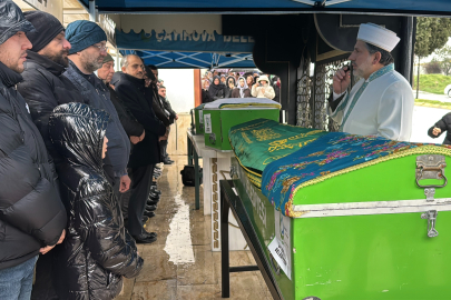 Burdur'daki kazada ölen aynı aileden 4 kişi Kocaeli'de toprağa verildi