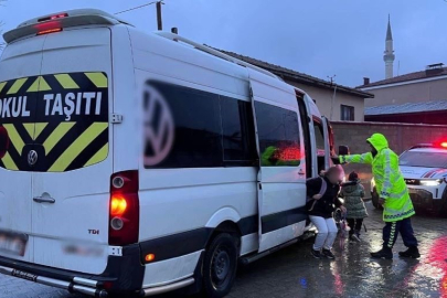 Bursa'da jandarmadan öğrencilerin güvenliği için trafik denetimi