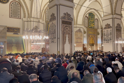 Bursa'da kandil Ulu Cami'de dualarla idrak edildi