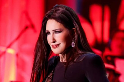 Nükhet Duru’nun sahne kıyafeti gündem oldu