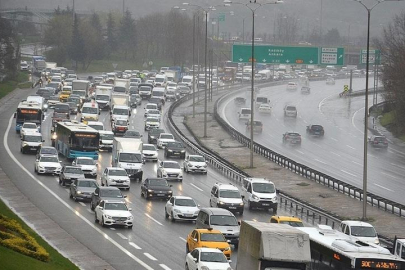 Okullar açılınca trafik yine yüzünü gösterdi