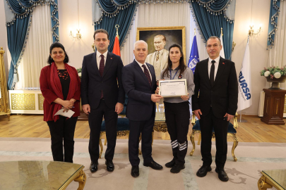 Başkan Bozbey'den Bursalıları güler yüzle karşılayan güvenlik görevlisine tebrik