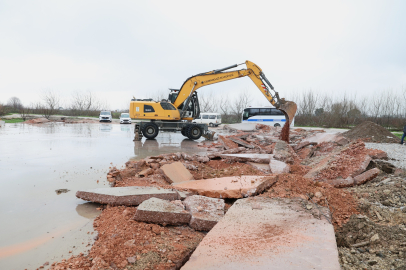 Bursa İsmetiye'de kaçak depo yıkıldı! İnşaat aşamasında...