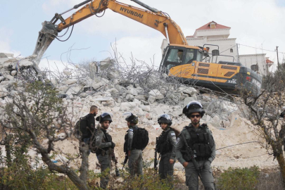 İsrail ordusu, Batı Şeria'nın güneyinde 200 asma ağacını söktü