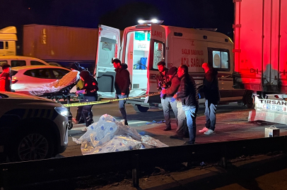 İstanbul Başakşehir TEM'de arızalanan tıra çarpan motosikletli hayatını kaybetti