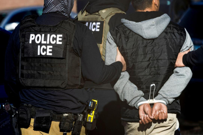 ABD'de ICE yetkilileri gözaltı alanlarını genişletmek için yeni tesisler satın alıyor