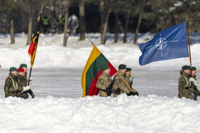 Almanya'nın Litvanya'daki zırhlı tugayına binden fazla NATO askeri katıldı