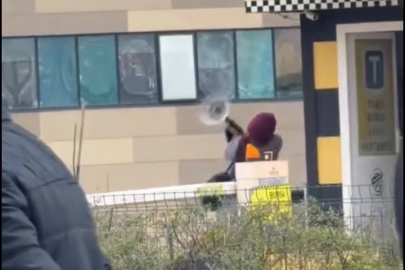 Bursa'da sağlıkçı kadının saldırısına uğrayan taksi durağı şikayetçi oldu! 150 bin TL'lik hasar...