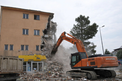 Bursa'daki eski PTT binası yıkılıyor!