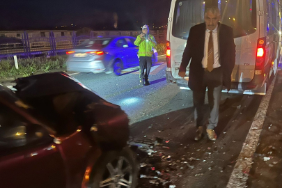 Rize'de servis minibüsü ile Tofaş otomobil çarpıştı: 1 yaralı