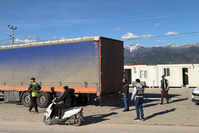 Tokat'ta mermer yüklü tırda gizlenen 4 kaçak göçmen yakalandı