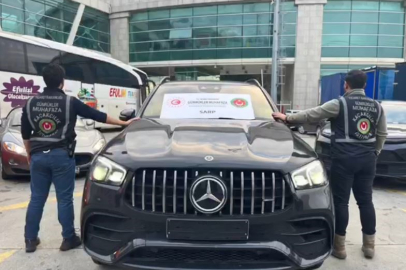 Artvin'de gümrükten usulsüz geçirilen 65 lüks araca el konuldu: 22 gözaltı