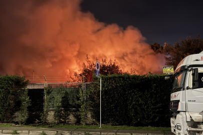 Bursa'da gece yarısı tekstil fabrikası alev aldı!