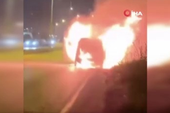 Bursa'da otomobil cayır cayır yandı!