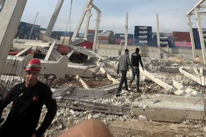 Mersin'de inşaat sahasında çökme: 3 işçi yaralandı, mahsur kalan 1 kişi kurtarıldı