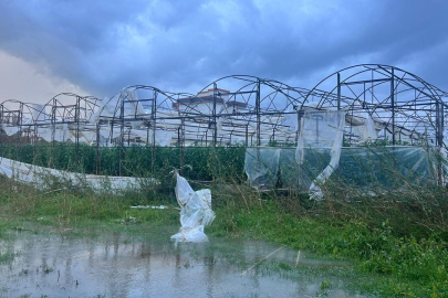 Antalya'da hortum seraları uçurdu, sel yolları kapattı