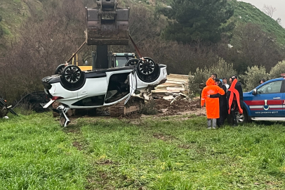 İzmir’de otomobil dereye uçtu: 2 kız kardeş hayatını kaybetti