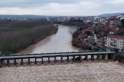Kar ve yağmurların ardından Bursa'daki Mustafakemalpaşa Çayı coştu