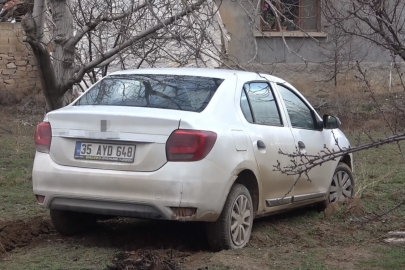Konya'da polisin "dur" ihtarına uymayan şüpheliler aracı bırakıp kaçtı