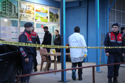 Sakarya'da emekli polis dehşet saçtı: Eşini ve MHP ilçe başkanını silahla vurarak öldürdü