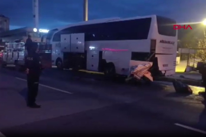 Yolcu otobüsüne çarpan hafif ticari aracın sürücüsü ağır yaralandı