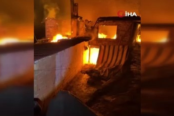 Bursa'da 2 katlı binada yangın!