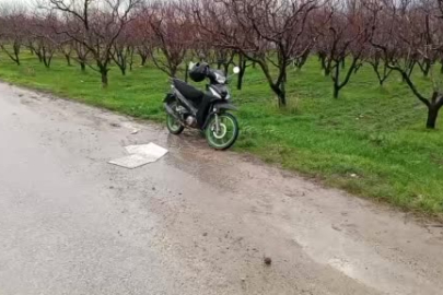 Bursa'da motosiklet çukura düştü! Baba ve oğlu...